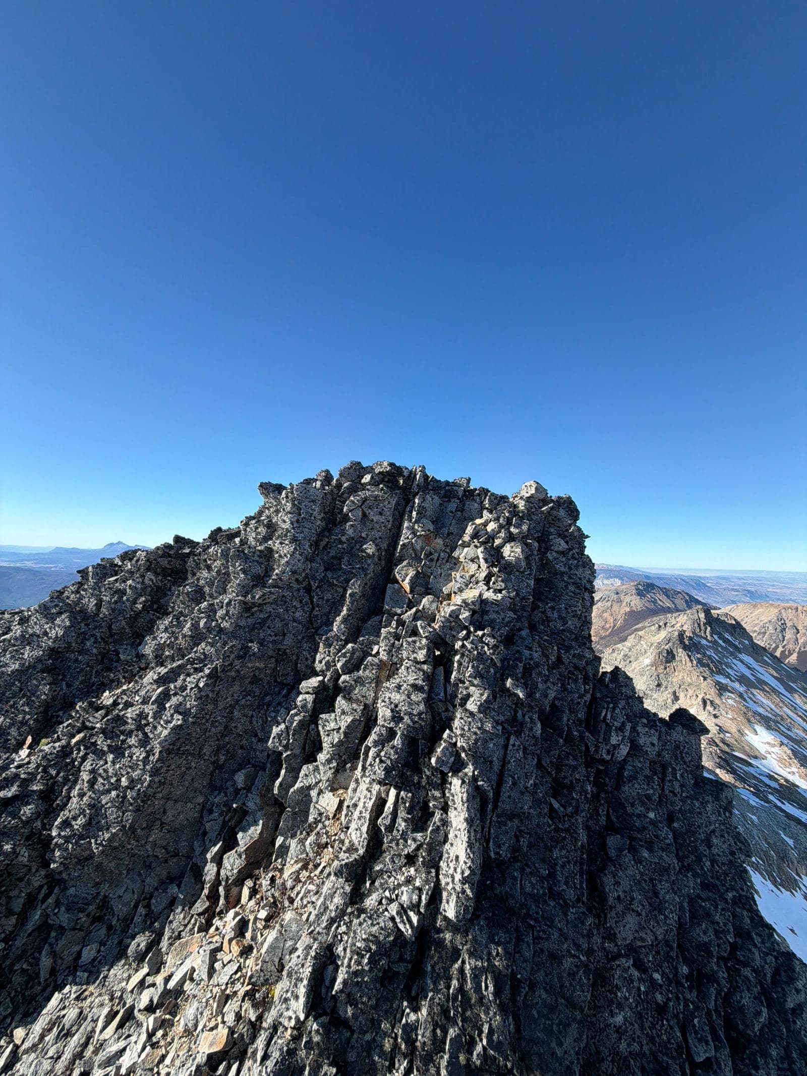 Cumbre del Punta Vera desde falsa cumbre ubicada al Oeste (1630 msnm)