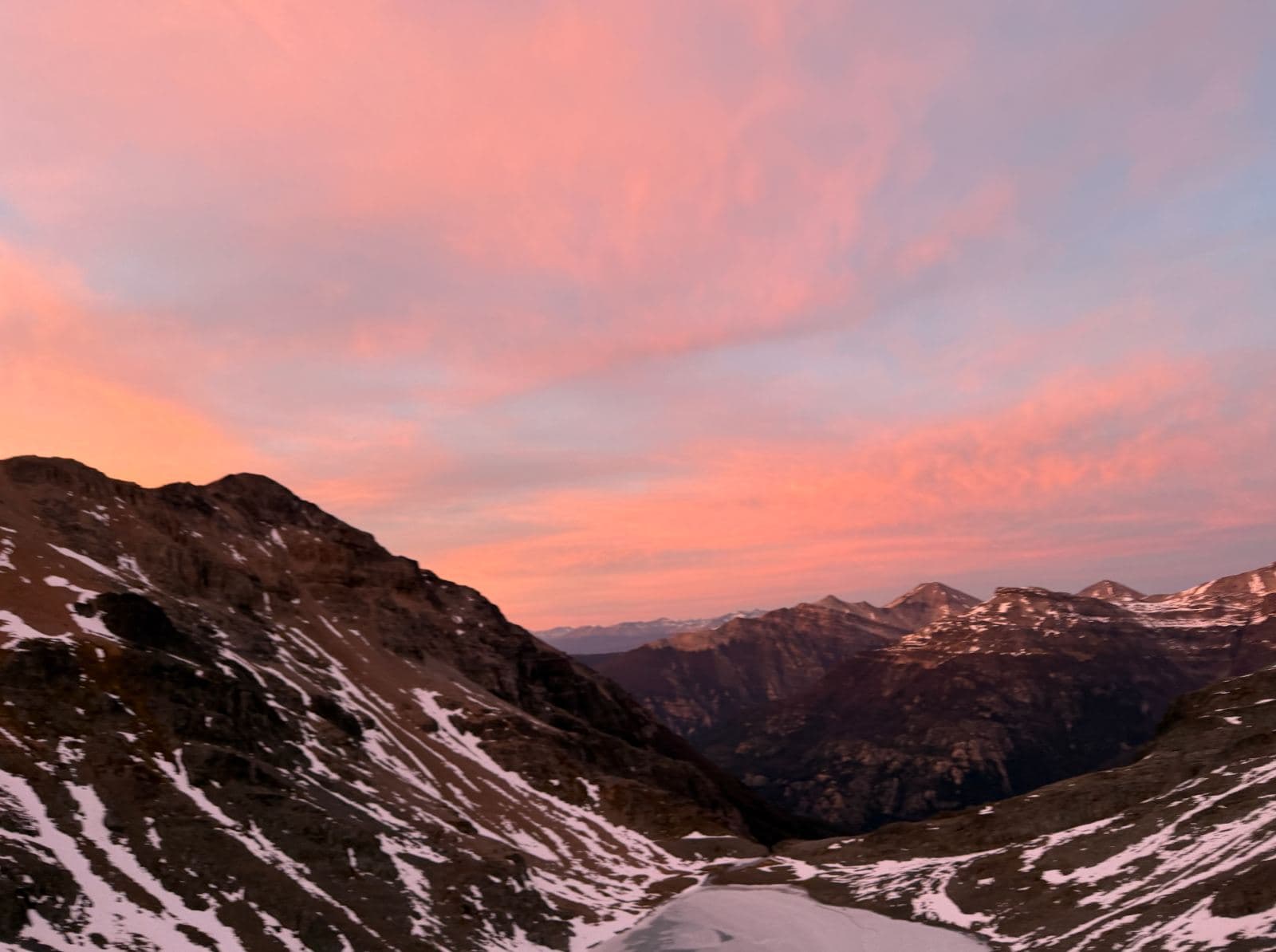 Amanecer al otro lado del filo.